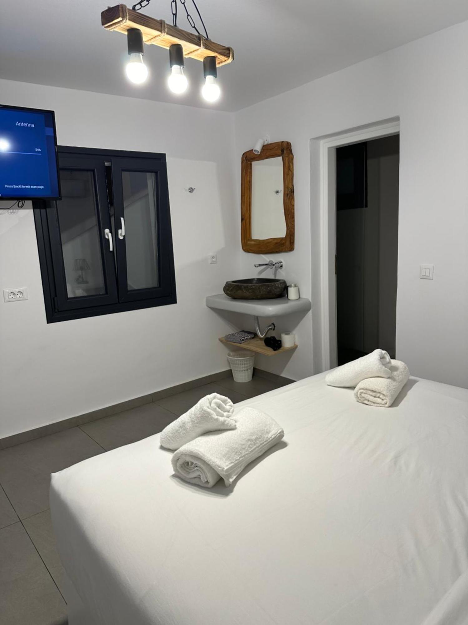 The Coast Suites 투를로스 외부 사진
